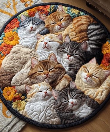 Cuddling Cat Garden Quilted Round Mat