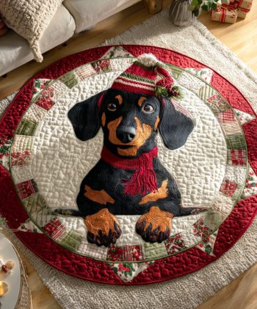 Dachshund Noel Quilted Round Mat