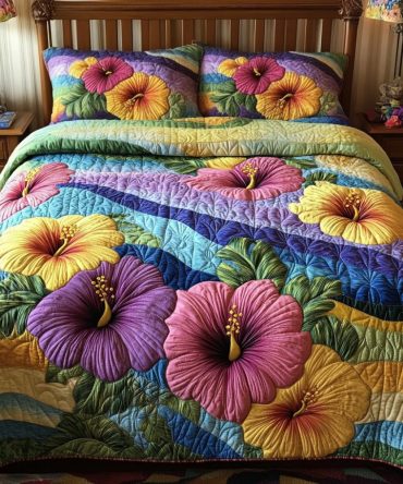 Hibiscus Harmony 3-Piece Quilted Bedding Set