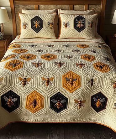 Honey Bee Dreams 3-Piece Quilted Bedding Set